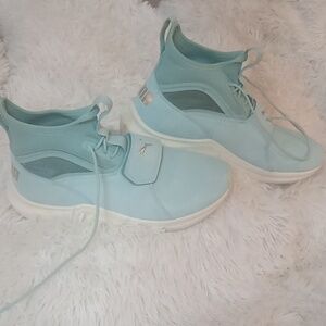 Blue Puma leather tennis shoes 9 womens